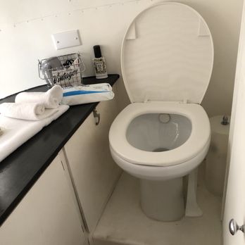 The Vintages Trailer Resort - Interesting toilet...Airstream Overlander 1963 - Resorts Near Me - Dayton, Oregon
