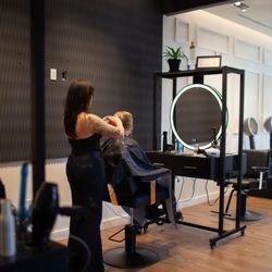 Oliver & Manes Salon - Stylist Cutting hair
