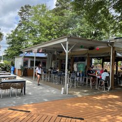 The Grill At Clemson Marina - Clean and welcoming.
