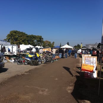 Turlock Flea Market - I sure don't come here for the atmosphere, but sure to find a killer deal I can't live without - Flea Markets Near Me - Turlock, California
