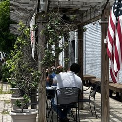 Sodosopa - Outside seating