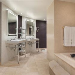 Le Centre Sheraton Montreal Hotel