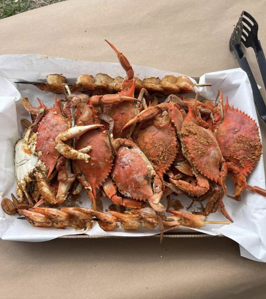 Fresh Steamed Crabs Logo