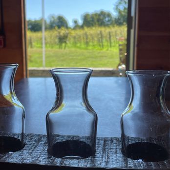 Greenvale Vineyards - Wine flights - Wineries Near Me - Portsmouth, Rhode Island