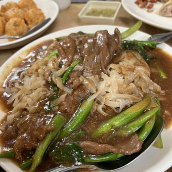 Porridge & Things - Beef Chow Fun w/ Satay Sauce - Chinese Near Me - Millbrae, California Porridge & Things - Beef Chow Fun w/ Satay Sauce - Chinese Near Me - Millbrae, California