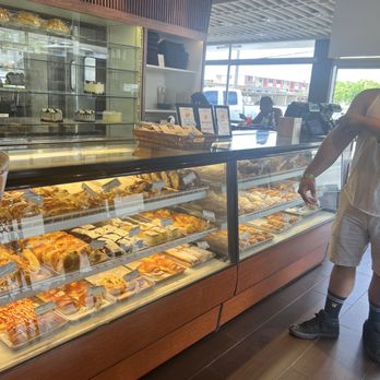 Liliha Bakery - Bakeries Near Me - Honolulu, Hawaii