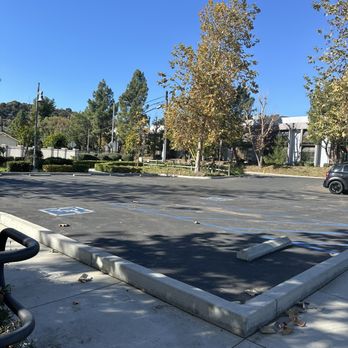 Diamond Canyon Park - Parking lot for 10 cars - Parks Near Me - Diamond Bar, California