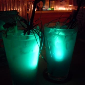 Otto's Shrunken Head - Glow in the dark drinks! - Tiki Bars Near Me - New York, New York