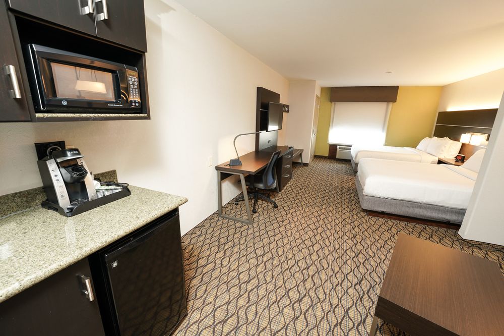Holiday Inn Express & Suites Springfield-Medical District