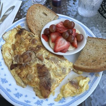 PAT’S COLONIAL KITCHEN - Updated July 2025 - 75 Photos & 123 Reviews ...