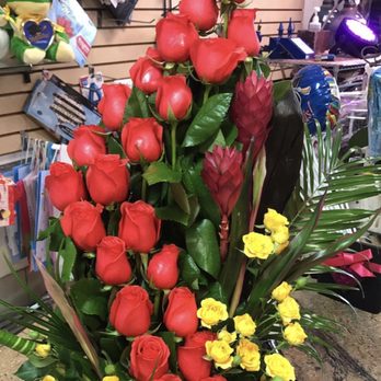 Jame's Flowers - Media luna - Floral Designers Near Me - Los Angeles, California
