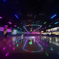 Arlington Skatium - Main Rink -- vibes were immaculate