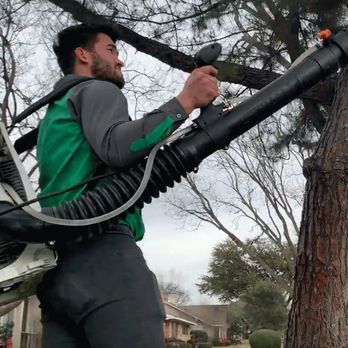 Vinx Pest Control - Performing Service. - Pest Control Near Me - Columbia, South Carolina Vinx Pest Control - Performing Service. - Pest Control Near Me - Columbia, South Carolina