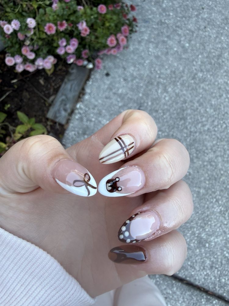 Colorful Nails Logo