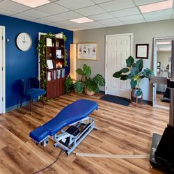 Live Well Spinal Care - Dr.'s Adjusting room