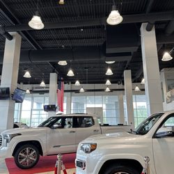 Romeoville Toyota - Awesome showroom
