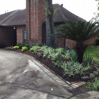 Green Leaf Tree Services - front of house - Landscaping Near Me - Katy, Texas