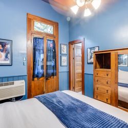 Royal Barracks Guest House - The Blues Room