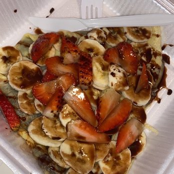 Sabores Michoacán - Crepa de Banana and fresa - Ice Cream & Frozen Yogurt Near Me - Los Angeles, California