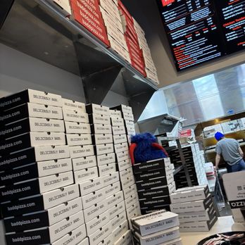 baddpizza - Waiting area - Chicken Wings Near Me - Alexandria, Virginia baddpizza - Waiting area - Chicken Wings Near Me - Alexandria, Virginia