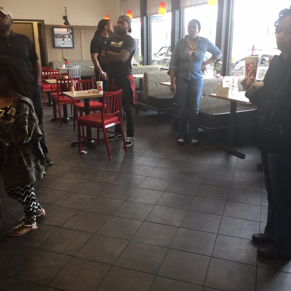 Chick-fil-A - Frustrated customers in the pick up area. - Fast Food Near Me - Largo, Maryland Chick-fil-A - Frustrated customers in the pick up area. - Fast Food Near Me - Largo, Maryland