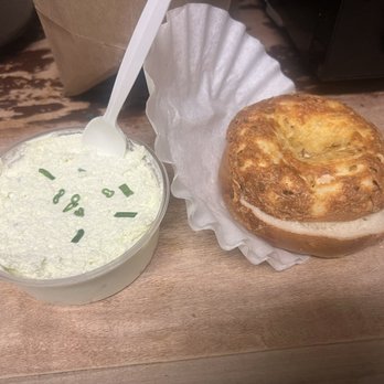 The Bagel Broker - Onion bagel with green onion cream cheese. YUMMMMMIIIEEEEE - Cafes Near Me - Los Angeles, California The Bagel Broker - Onion bagel with green onion cream cheese. YUMMMMMIIIEEEEE - Cafes Near Me - Los Angeles, California