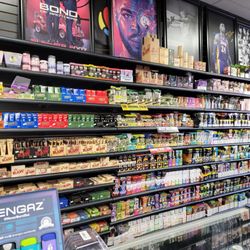 Showtime Smoke & Vape - Large selection of papers and wraps