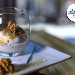 Egeo - Suvlakeria Griega - No puedes dejar de probar el impresionante yogurt griego de la Suvlakeria Egeo