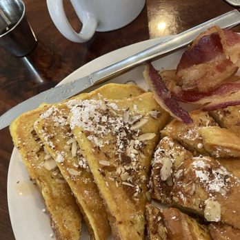 B Simple - French Toast with bacon - Breakfast & Brunch Near Me - Prescott, Arizona