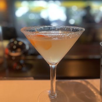 Houston's Restaurant - Lemon Drop - New American Near Me - Atlanta, Georgia