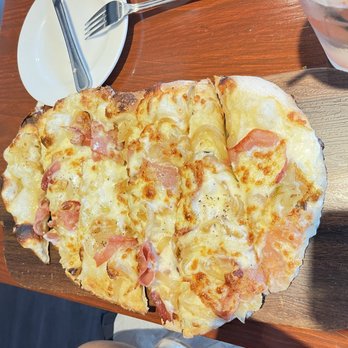 Bertucci's Italian Restaurant - Hand tossed artisan Serrano ham pizza - Italian Near Me - Newton, Massachusetts Bertucci's Italian Restaurant - Hand tossed artisan Serrano ham pizza - Italian Near Me - Newton, Massachusetts