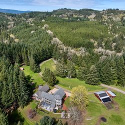 Amy Pereira - Bella Casa Real Estate Group - 25-Ac Carlton Estate for Sale
