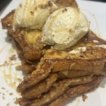 Harry's Restaurant - Baklava French Toast - Breakfast & Brunch Near Me - Houston, Texas