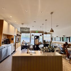 Lavender Coffee Boutique - Overview of the shop - very open, clean feel!