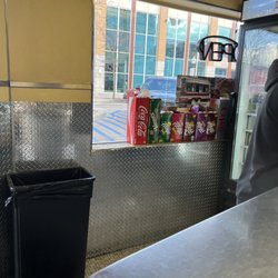 Little Brothers Burgers - Drink station