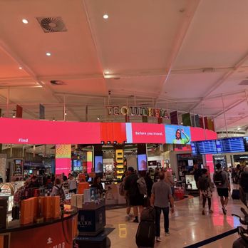 Aeropuerto Internacional de Cancún - As you come out of the entry into the airport you are greeted by the most high tech thing within Cancun.  The duty free store! - Airports Near Me - Cancún, ROO