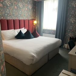 Kilronan House - Bedroom
