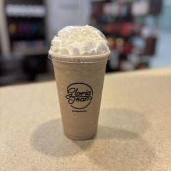 Gloria Jeans Coffees - Madagascar Vanilla Caramel Chiller - Coffee & Tea Near Me - Poughkeepsie, New York Gloria Jeans Coffees - Madagascar Vanilla Caramel Chiller - Coffee & Tea Near Me - Poughkeepsie, New York