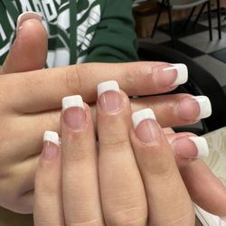Dee Dee Nails