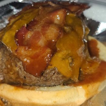 Gordo's Pub & Grill - Cheese burger - Burgers Near Me - Norwood, Ohio