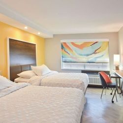 Tru by Hilton Lawrence - Guest room
