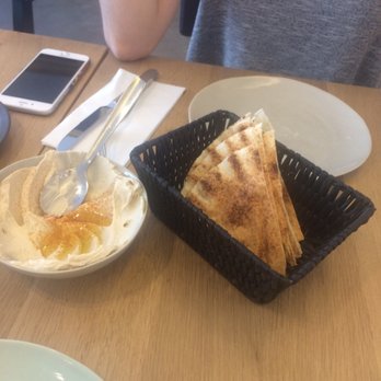Beli - Humus and pita bread - Lebanese Near Me - Brussels, BRU