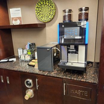 Club Quarters Hotel Wacker at Michigan, Chicago - Espresso machine - Hotels Near Me - Chicago, Illinois Club Quarters Hotel Wacker at Michigan, Chicago - Espresso machine - Hotels Near Me - Chicago, Illinois