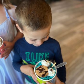 Freezing Thai Rolled Ice Cream  - Ice Cream & Frozen Yogurt Near Me - Omaha, Nebraska