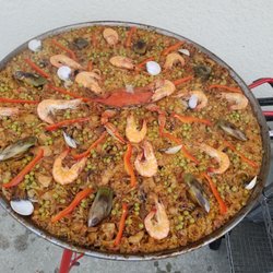 Luis Bakery - Paella,deliciosa la mejor que se come en el área.