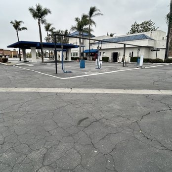 Fontana Express Carwash - It's a rainy day and business is low. - Car Wash Near Me - Fontana, California Fontana Express Carwash - It's a rainy day and business is low. - Car Wash Near Me - Fontana, California