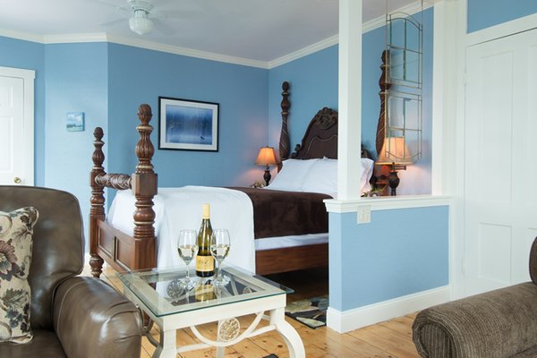The Lake House at Ferry Point Inn by null