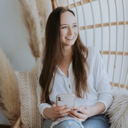 Live the Organic Way - Ashley, the health coach behind Live the Organic Way