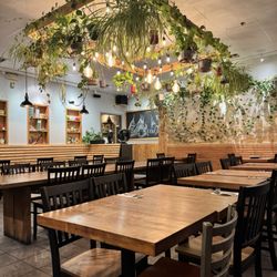 Lanna Thai Restaurant - Eating area