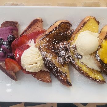 Batter & Berries - French Toast Super Flight- Blueberry, Strawberry, Caramel, Lemon and the flavor of the week which was Mango Bellini(?). - Breakfast & Brunch Near Me - Chicago, Illinois